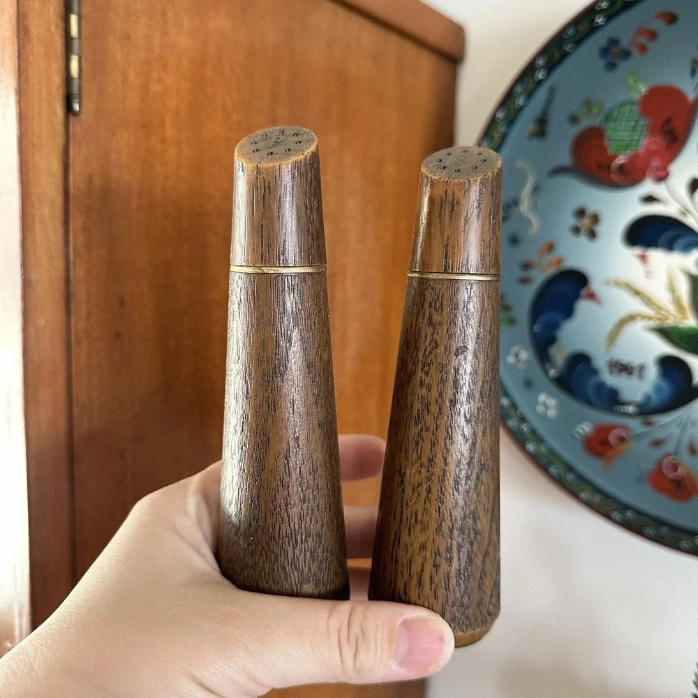 Vintage Mid Century Modern Plastic‎ Wood Look Salt & Pepper Shakers Retro EUC